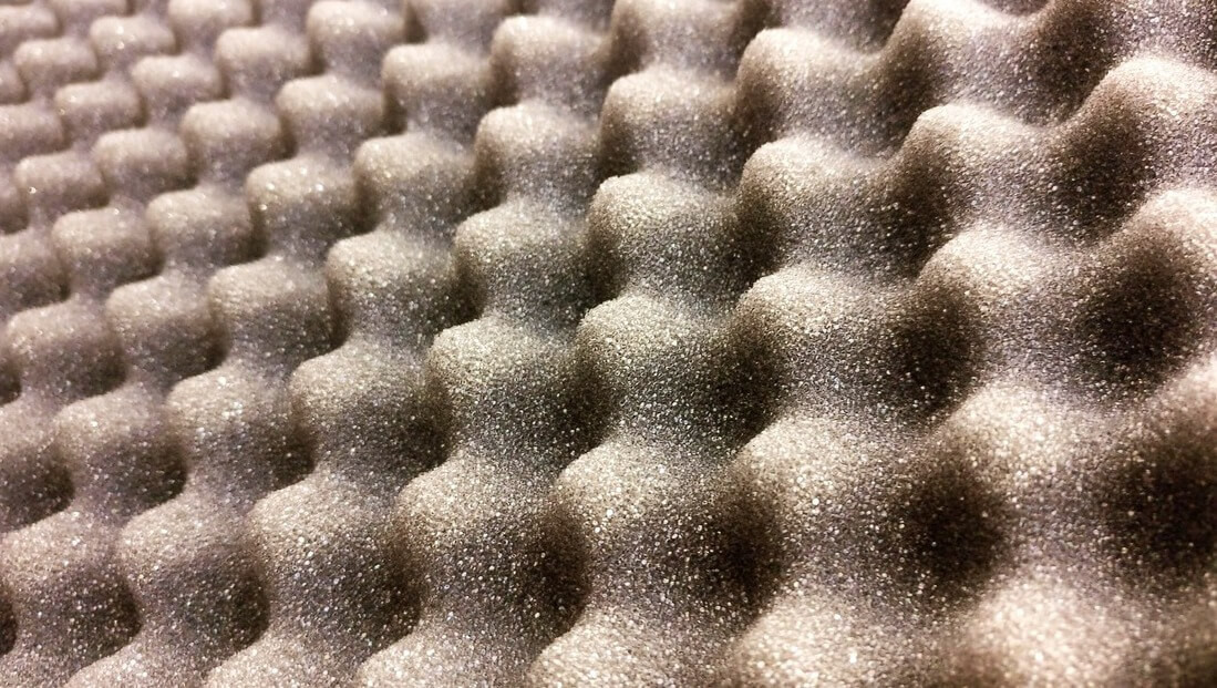 Mousse acoustique et absorption du son