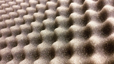 Mousse acoustique et absorption du son