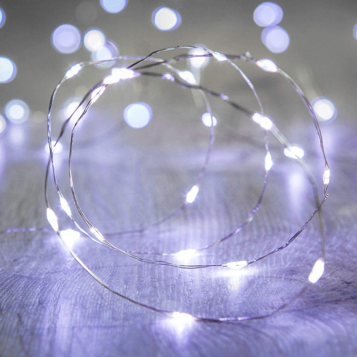 Fil de lumière avec 20 LED sur piles, couleur de lumière blanc froid megamix.sk